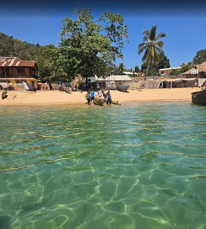 Nosy Komba – L'isola dei lemuri con maki neri e spiagge da sogno